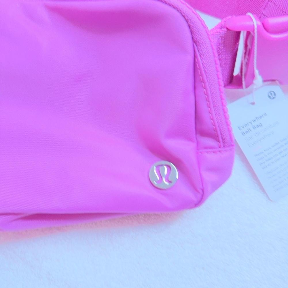 Lululemon Everywhere Belt Bag Vibrant Pink